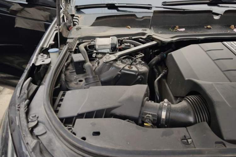 Used Land Rover Discovery 2018 3.0 SC V6 SE Engine Bay Right
