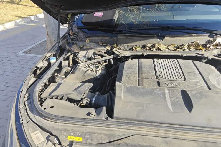Used Land Rover Discovery 2018 3.0 SC V6 HSE Engine Bay Right