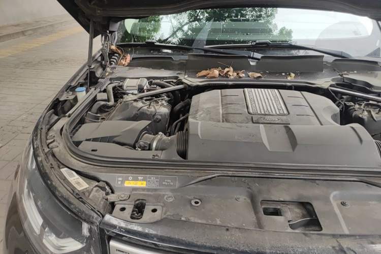Used Land Rover Discovery 2018 3.0 SC V6 SE Engine Bay Right