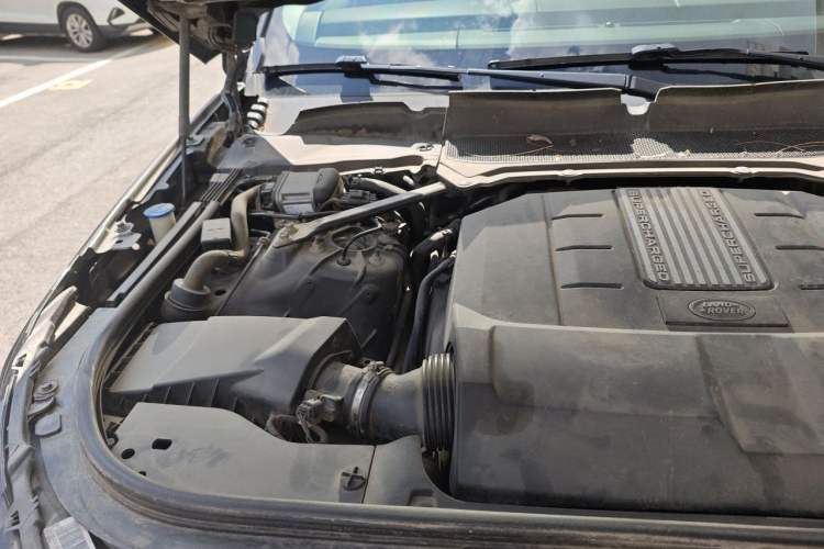 Used Land Rover Discovery 2018 3.0 SC V6 HSE Engine Bay Right