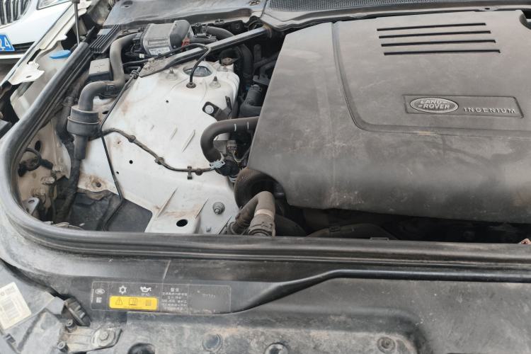 Used Land Rover Discovery 2018 2.0T SE Engine Bay Right