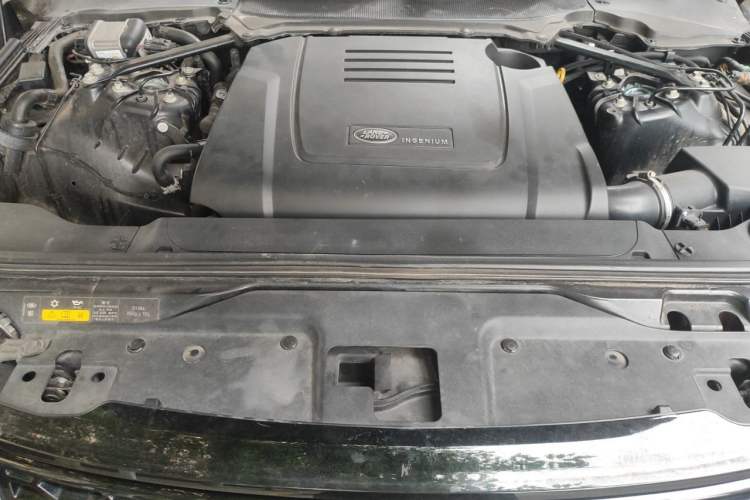 Used Land Rover Discovery 2018 2.0T Special Edition Engine Bay