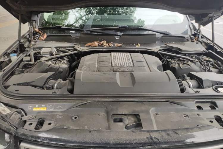 Used Land Rover Discovery 2018 3.0 SC V6 SE Engine Bay