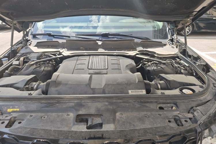 Used Land Rover Discovery 2018 3.0 SC V6 HSE Engine Bay