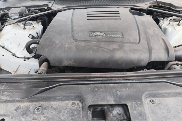 Used Land Rover Discovery 2018 2.0T SE Engine Bay