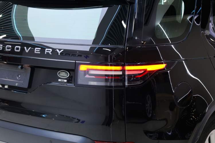Used Land Rover Discovery 2018 3.0 SC V6 SE Exterior 14
