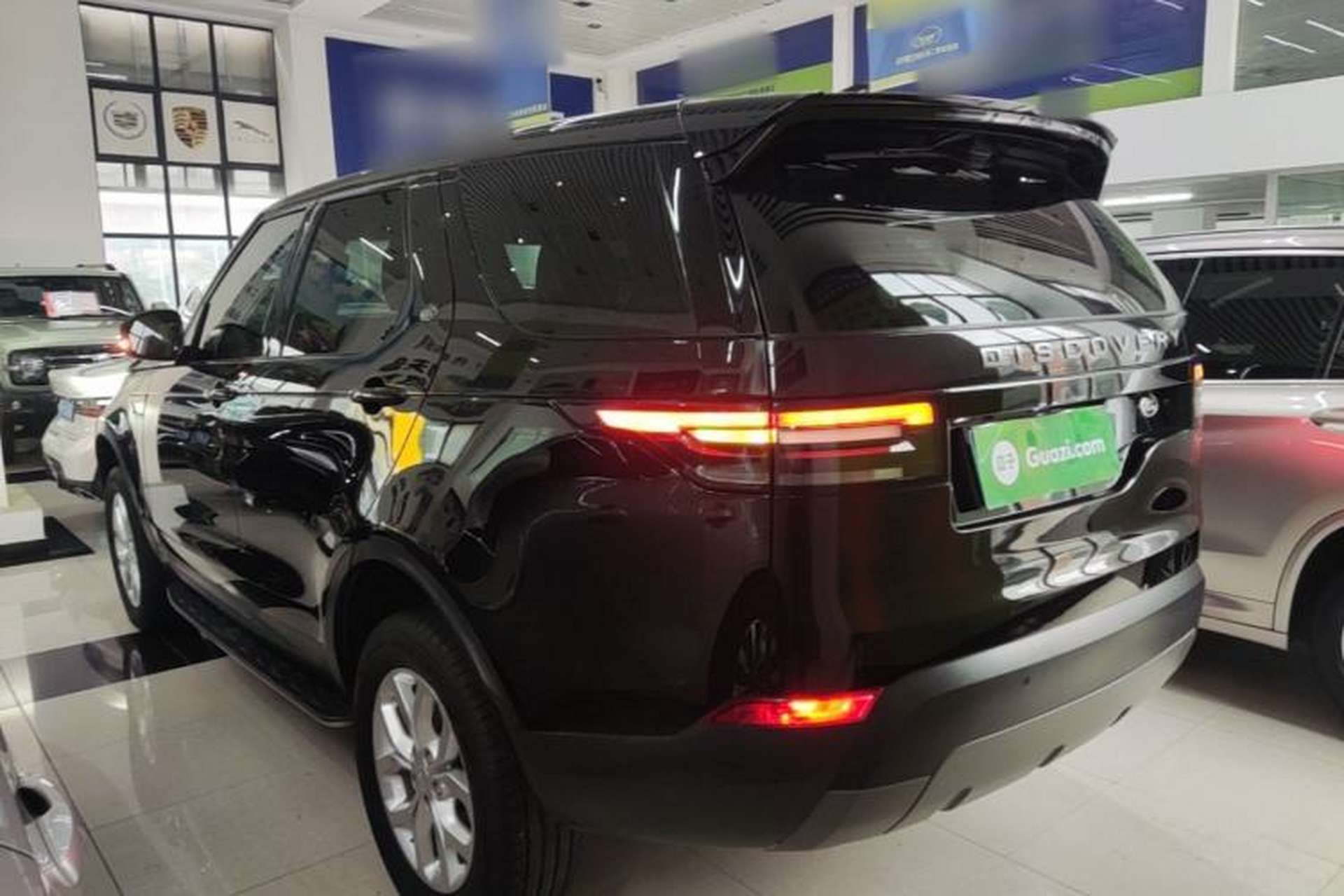 Used Land Rover Discovery 2018 2.0T SE Exterior 2