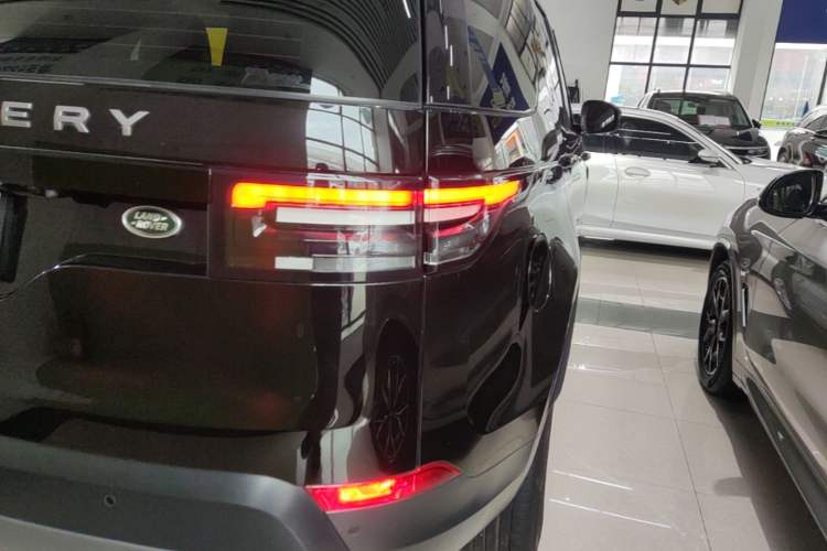 Used Land Rover Discovery 2018 2.0T SE Exterior 3