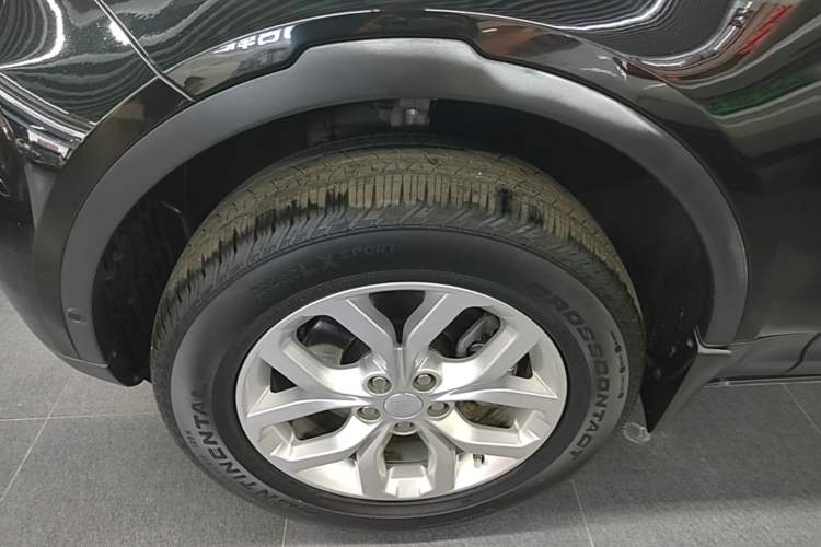 Used Land Rover Discovery 2018 2.0T SE Exterior 4