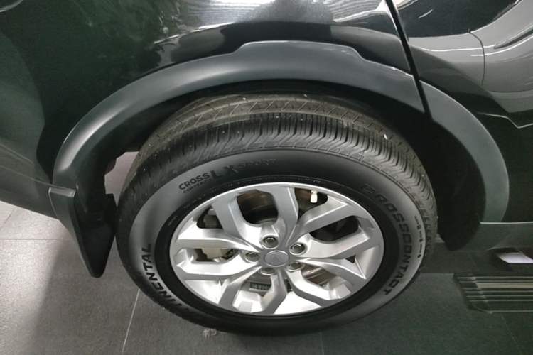 Used Land Rover Discovery 2018 2.0T SE Exterior 5