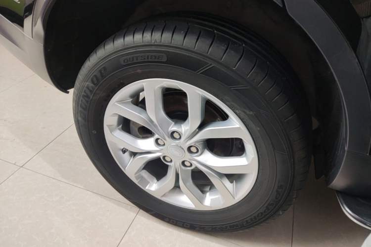 Used Land Rover Discovery 2018 2.0T SE Exterior 5