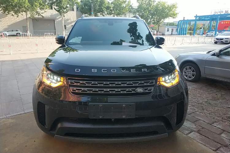 Used Land Rover Discovery 2018 3.0 SC V6 SE Front