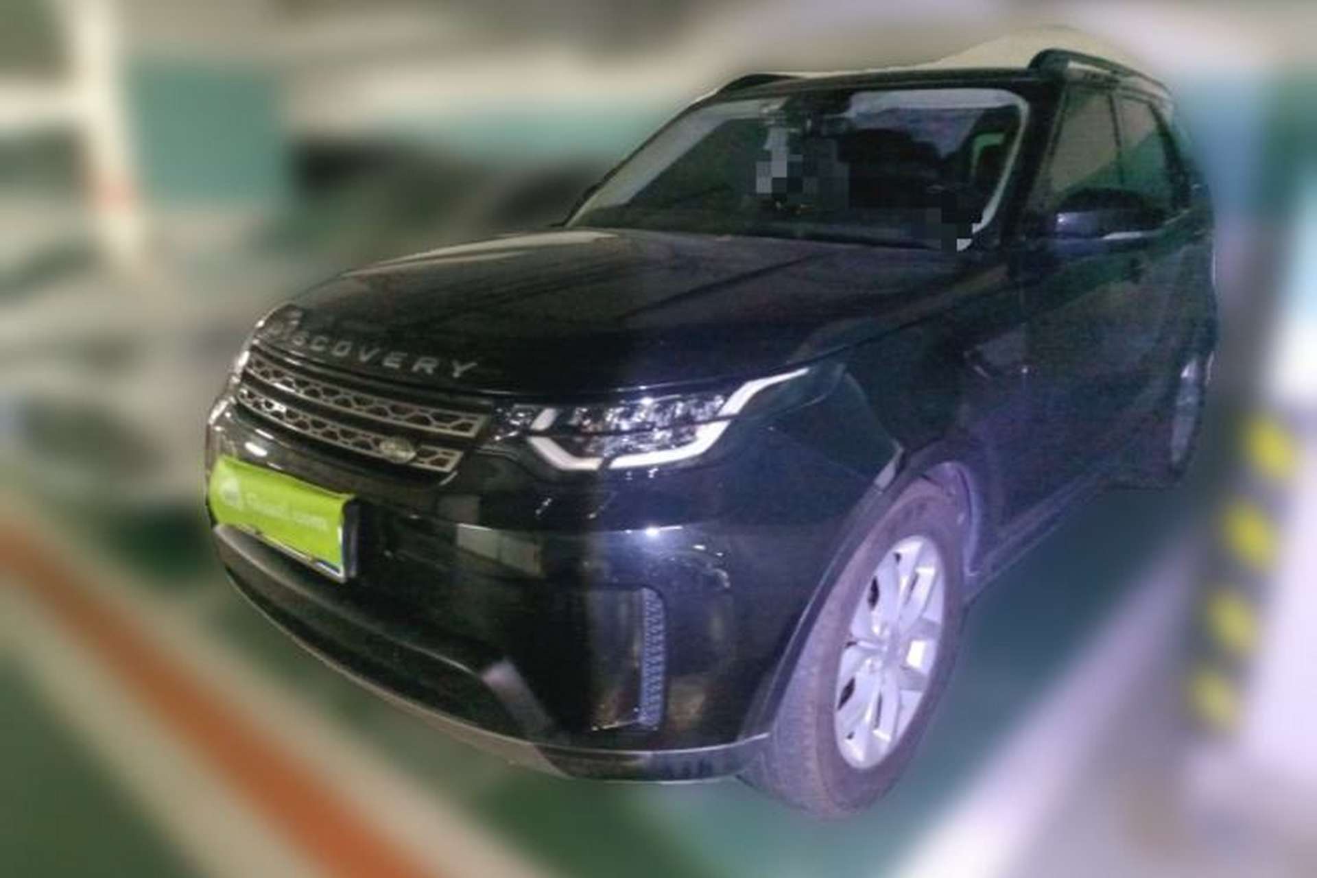 Used Land Rover Discovery 2018 3.0 SC V6 SE Front Left 45 Deg