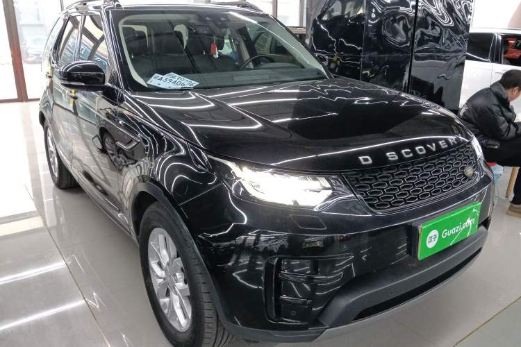 Used Land Rover Discovery 2018 3.0 SC V6 SE Front Right 45 Deg