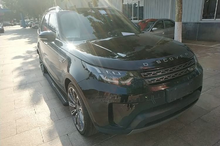 Used Land Rover Discovery 2018 3.0 SC V6 SE Front Right 45 Deg