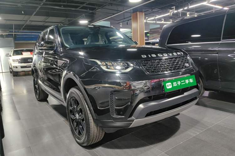 Used Land Rover Discovery 2018 3.0 SC V6 SE Front Right 45 Deg