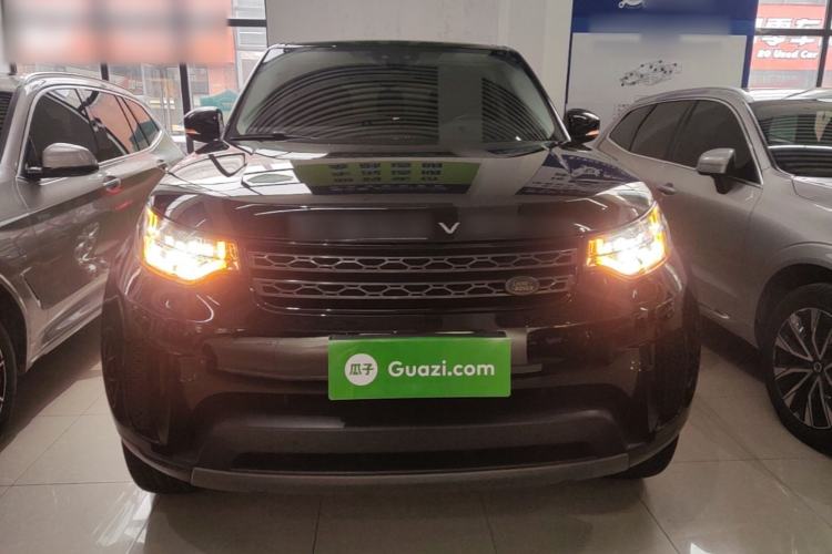 Used Land Rover Discovery 2018 2.0T SE Front