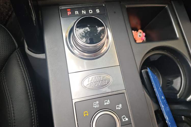 Used Land Rover Discovery 2018 3.0 SC V6 SE Gear Lever