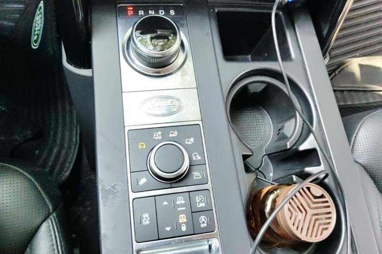 Used Land Rover Discovery 2018 3.0 SC V6 SE Gear Lever
