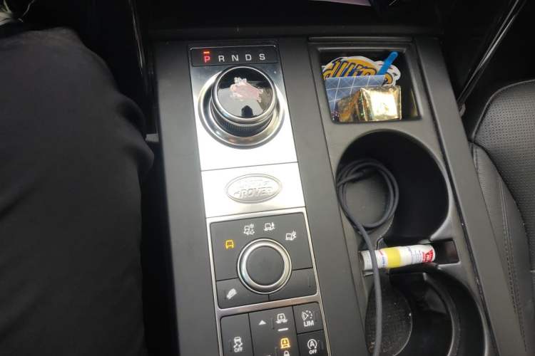 Used Land Rover Discovery 2018 2.0T SE Gear Lever