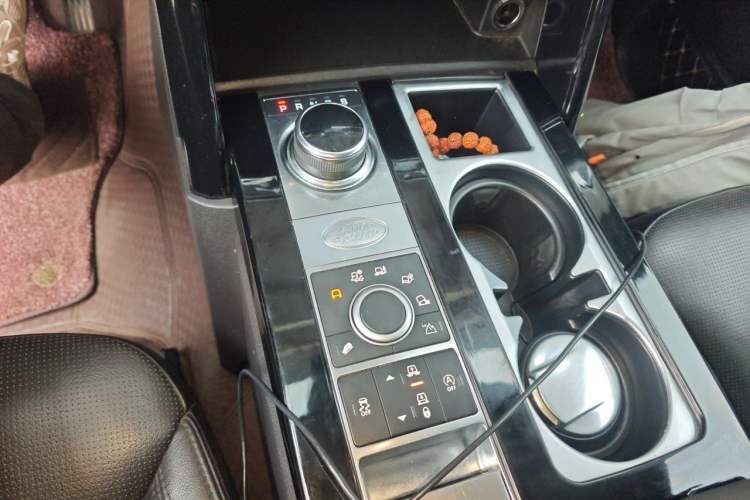 Used Land Rover Discovery 2018 3.0 SC V6 SE Gear Lever