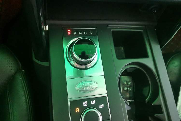 Used Land Rover Discovery 2018 2.0T SE Gear Lever