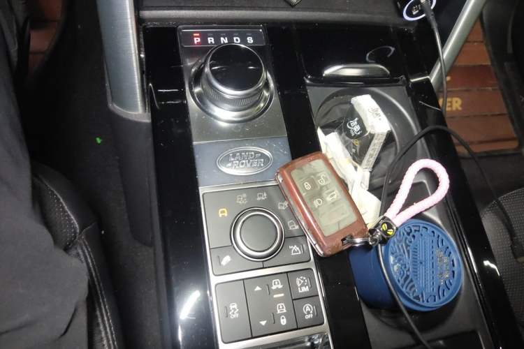 Used Land Rover Discovery 2018 3.0 SC V6 HSE Gear Lever