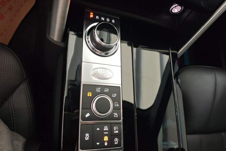 Used Land Rover Discovery 2018 3.0 SC V6 HSE Gear Lever