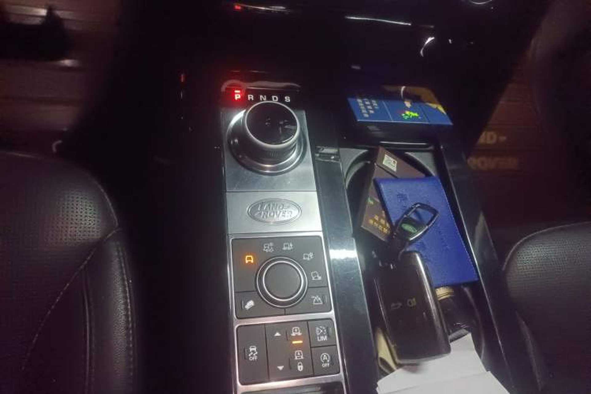 Used Land Rover Discovery 2018 3.0 SC V6 SE Gear Lever