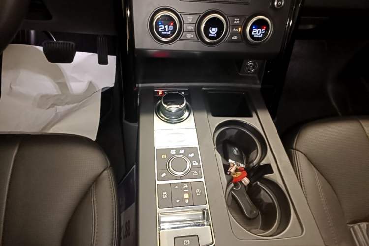 Used Land Rover Discovery 2018 3.0 SC V6 SE Gear Lever