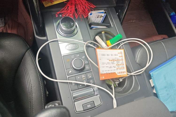 Used Land Rover Discovery 2018 3.0 SC V6 SE Gear Lever
