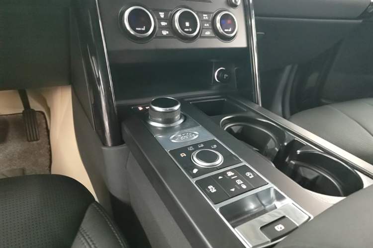 Used Land Rover Discovery 2018 2.0T SE Gear Lever