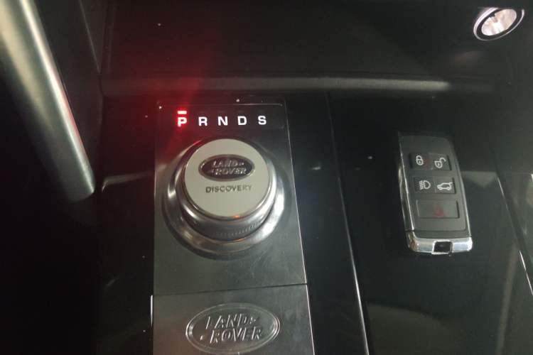 Used Land Rover Discovery 2018 3.0 SC V6 HSE Gear Lever