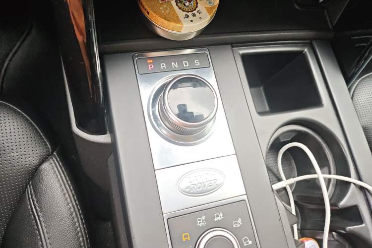 Used Land Rover Discovery 2018 3.0 SC V6 SE Gear Lever