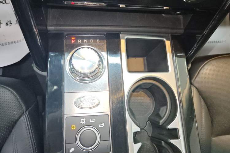 Used Land Rover Discovery 2018 2.0T SE Gear Lever