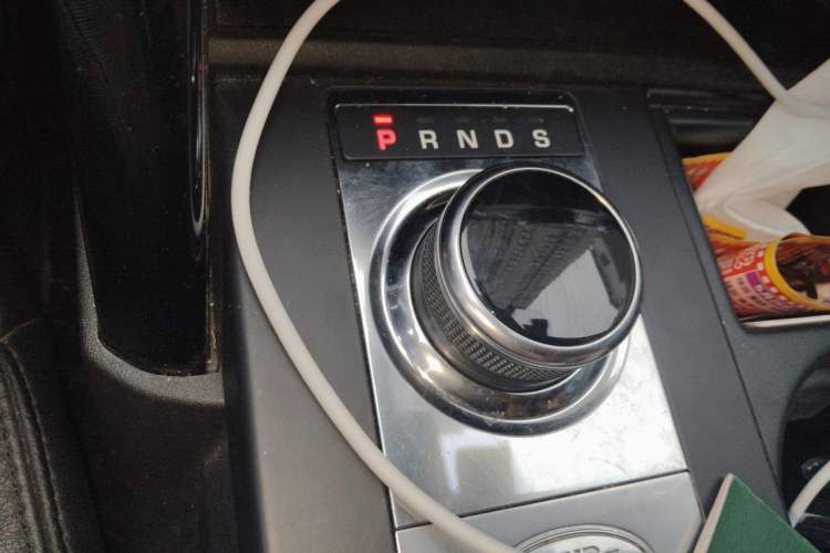 Used Land Rover Discovery 2018 3.0 SC V6 SE Gear Lever