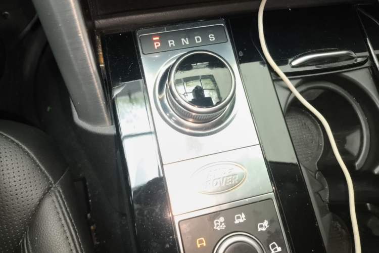 Used Land Rover Discovery 2018 3.0 SC V6 HSE Gear Lever