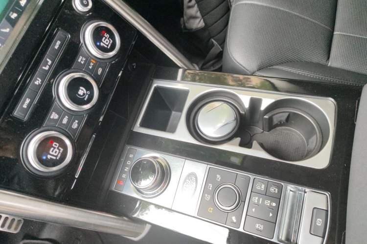 Used Land Rover Discovery 2018 2.0T Special Edition Gear Lever