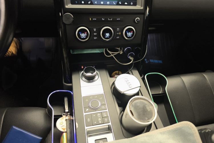 Used Land Rover Discovery 2018 3.0 SC V6 SE Gear Lever