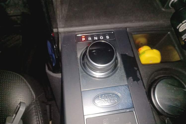Used Land Rover Discovery 2018 3.0 SC V6 SE Gear Lever