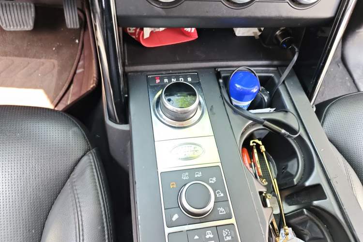 Used Land Rover Discovery 2018 3.0 SC V6 SE Gear Lever