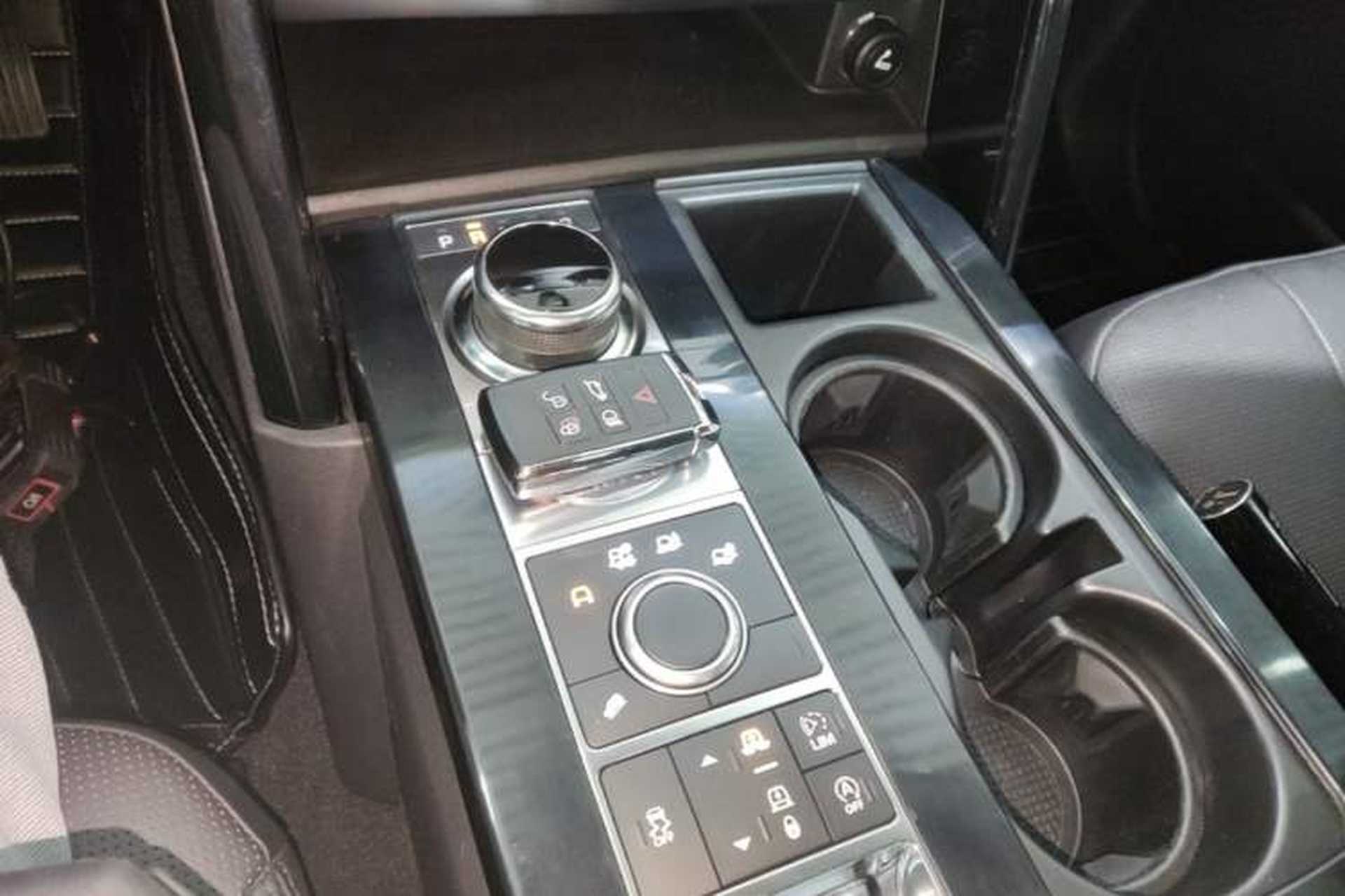 Used Land Rover Discovery 2018 2.0T SE Gear Lever