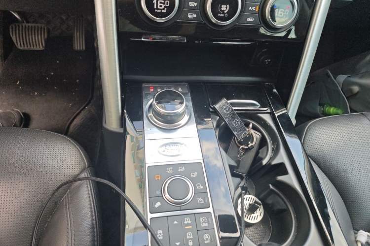 Used Land Rover Discovery 2018 3.0 SC V6 HSE Gear Lever