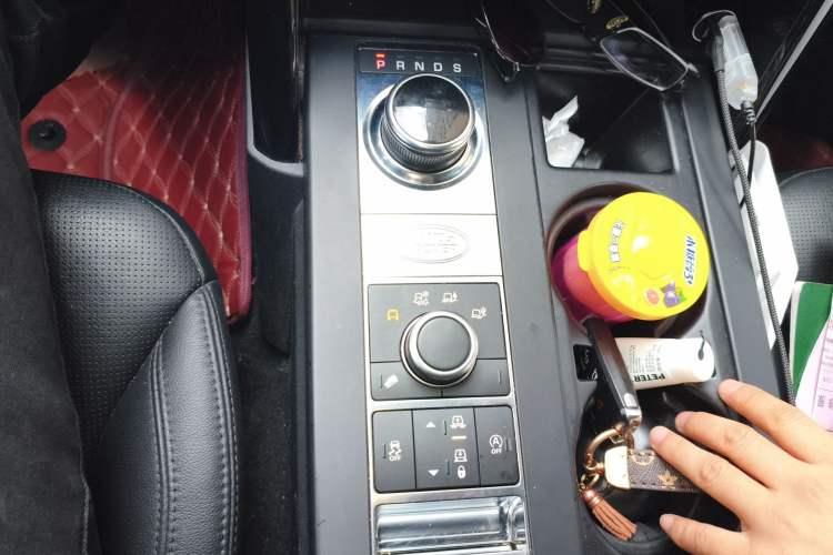 Used Land Rover Discovery 2018 2.0T SE Gear Lever