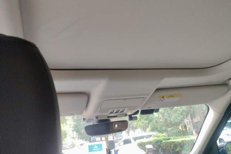 Used Land Rover Discovery 2018 2.0T SE Headliner