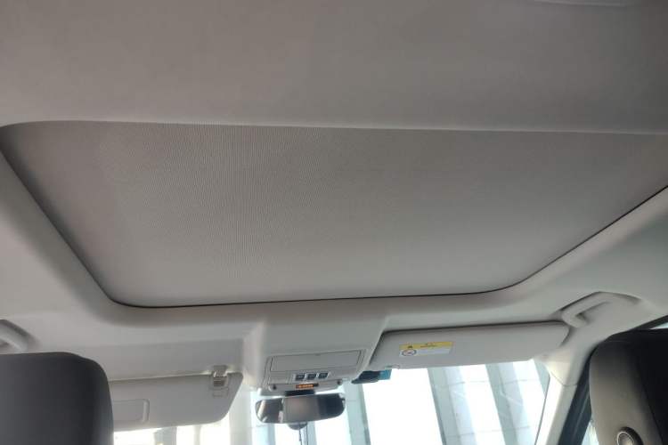 Used Land Rover Discovery 2018 2.0T SE Headliner