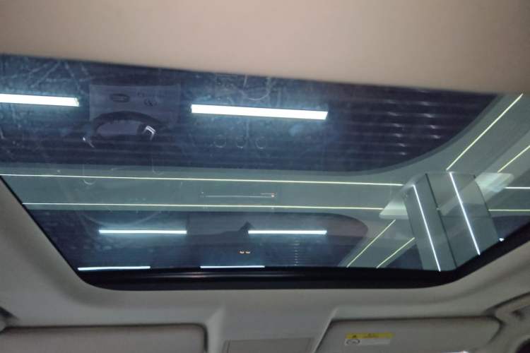 Used Land Rover Discovery 2018 2.0T SE Headliner