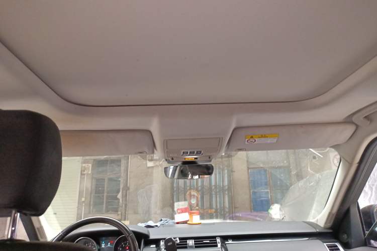 Used Land Rover Discovery 2018 2.0T SE Headliner