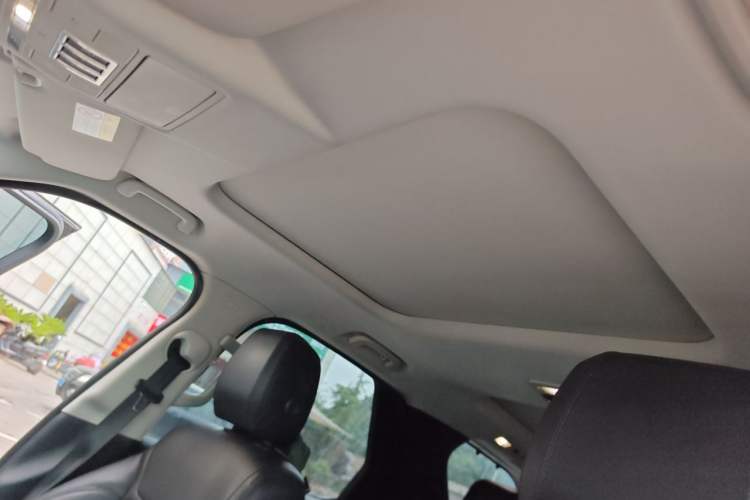 Used Land Rover Discovery 2018 2.0T SE Headliner