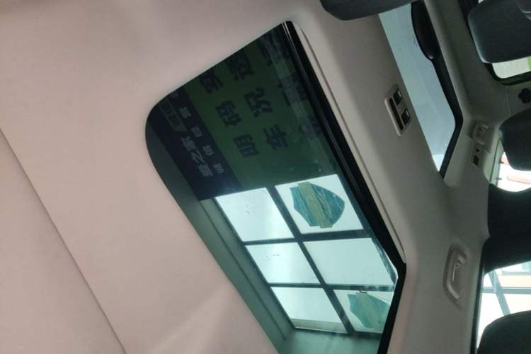 Used Land Rover Discovery 2018 2.0T SE Headliner